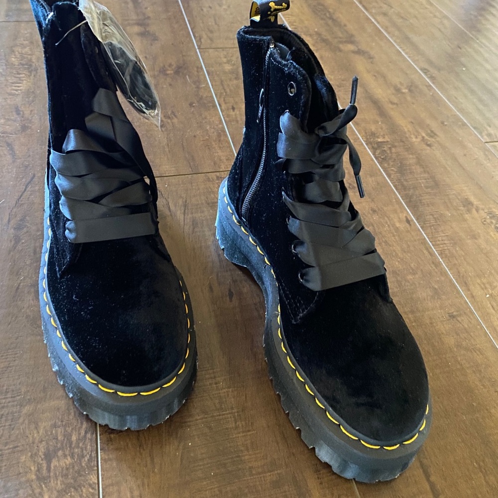 Dr. Martens Jadon Velvet - Picture 6 of 10